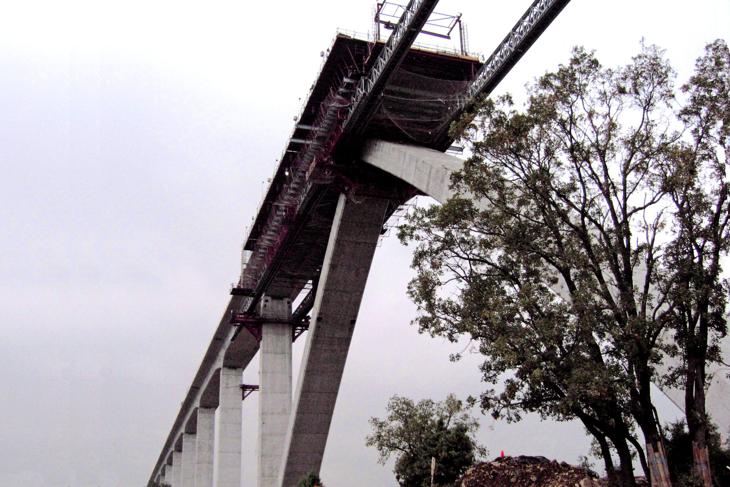 Proyecto y dirección de obra del viaducto de Arroyo del Valle para el AVE en Miraflores, Madrid